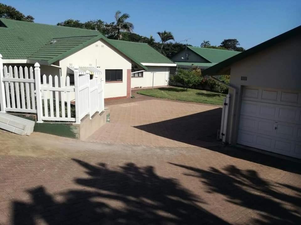 Sea Park Beach House Port Shepstone Bagian luar foto